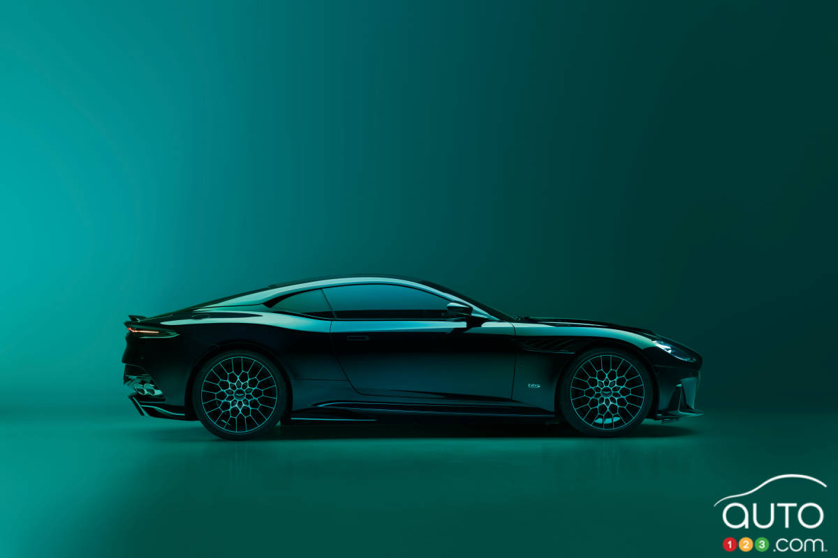 Aston Martin DBS 770 Ultimate 2023 - Profil